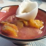 compote de fruits d'été prunes pêches