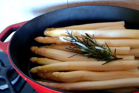 Asperges de printemps à la marmite norvégienne