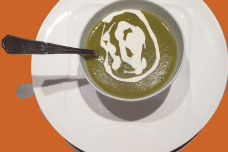 Potage aux fanes de radis : cuisson douce à la marmite norvégienne et zéro déchet