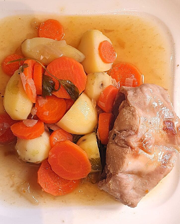Assiette lapin en cocotte cuit à la marmite norvégienne