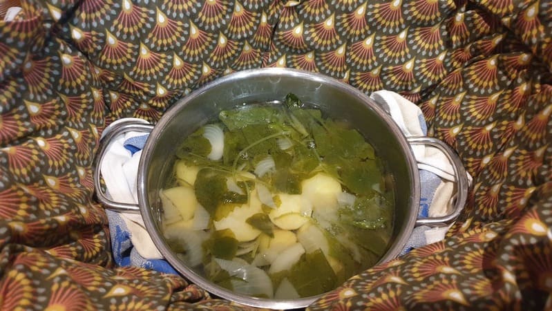 Potage aux fanes de radis - cuisson passive à la marmite norvégienne