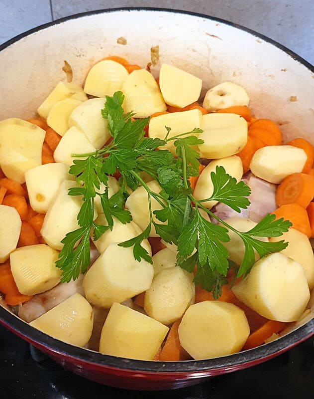 Lapin à la marmite norvégienne, une recette à découvrir sur Simmae.fr